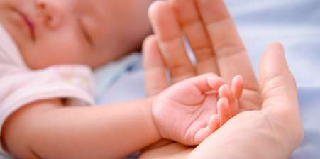 Baby holding hand, ROP Retinopathy of prematurity - delayed diagnosis claims